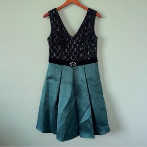 Ignite Evenings Black Sequin with Emerald Skirt Sleeveless Formal Short Dress 8
